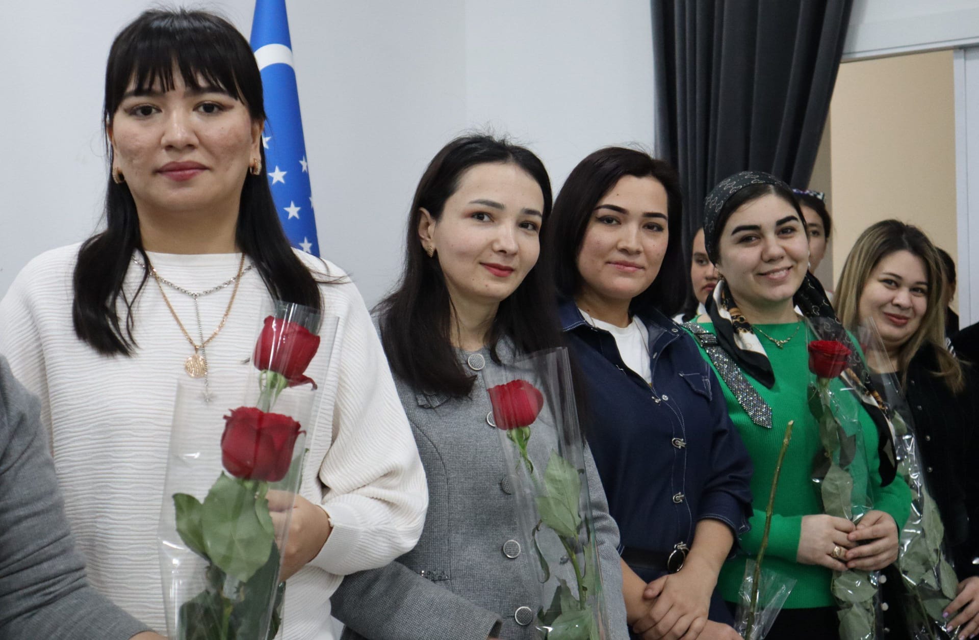 Ayol o'qituvchilarni tantanali taqdirlash