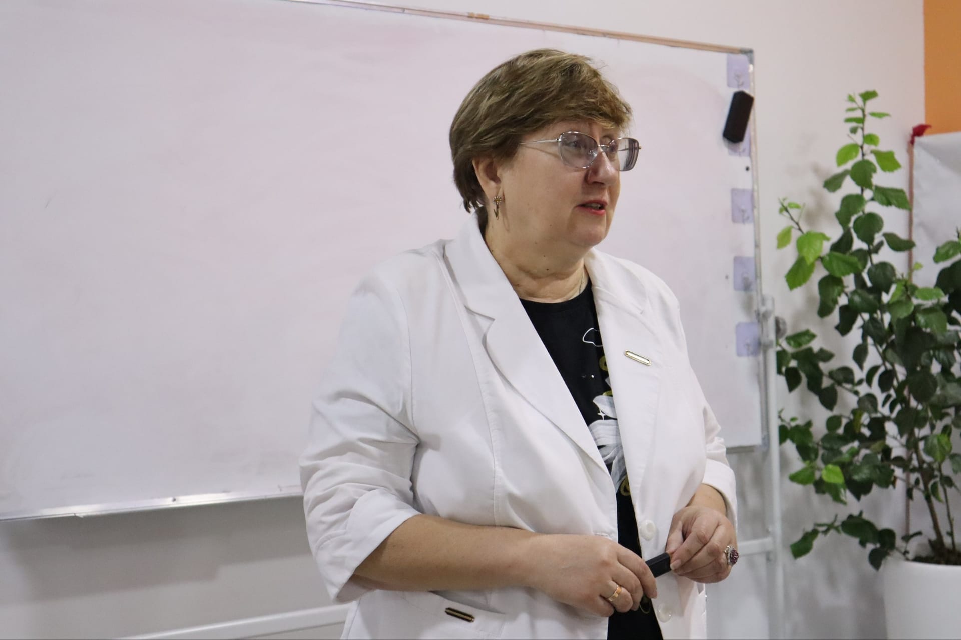 Xalqaro hamkorlik: zamonaviy tilshunoslik va notiqlik mahorati bo'yicha metodik seminar